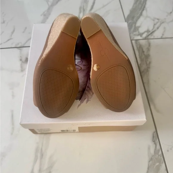 Jessica Simpson Bethani Peep-Toe Wedges in Color Totally Taupe. Size 8M. NWT. - Picture 4 of 4